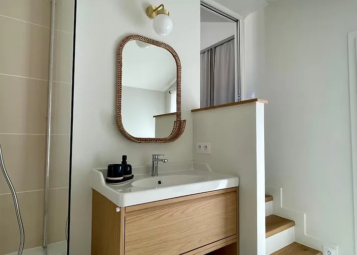 La Comete By Melrose